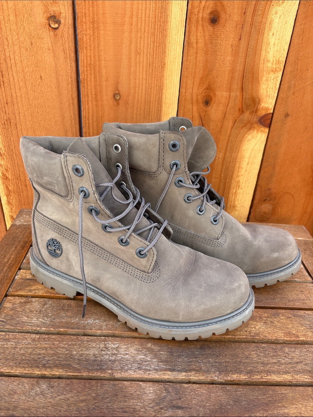 Timberland Premium 6-Inch Waterproof Boots Gray Nubuck Women’s Size 8.5